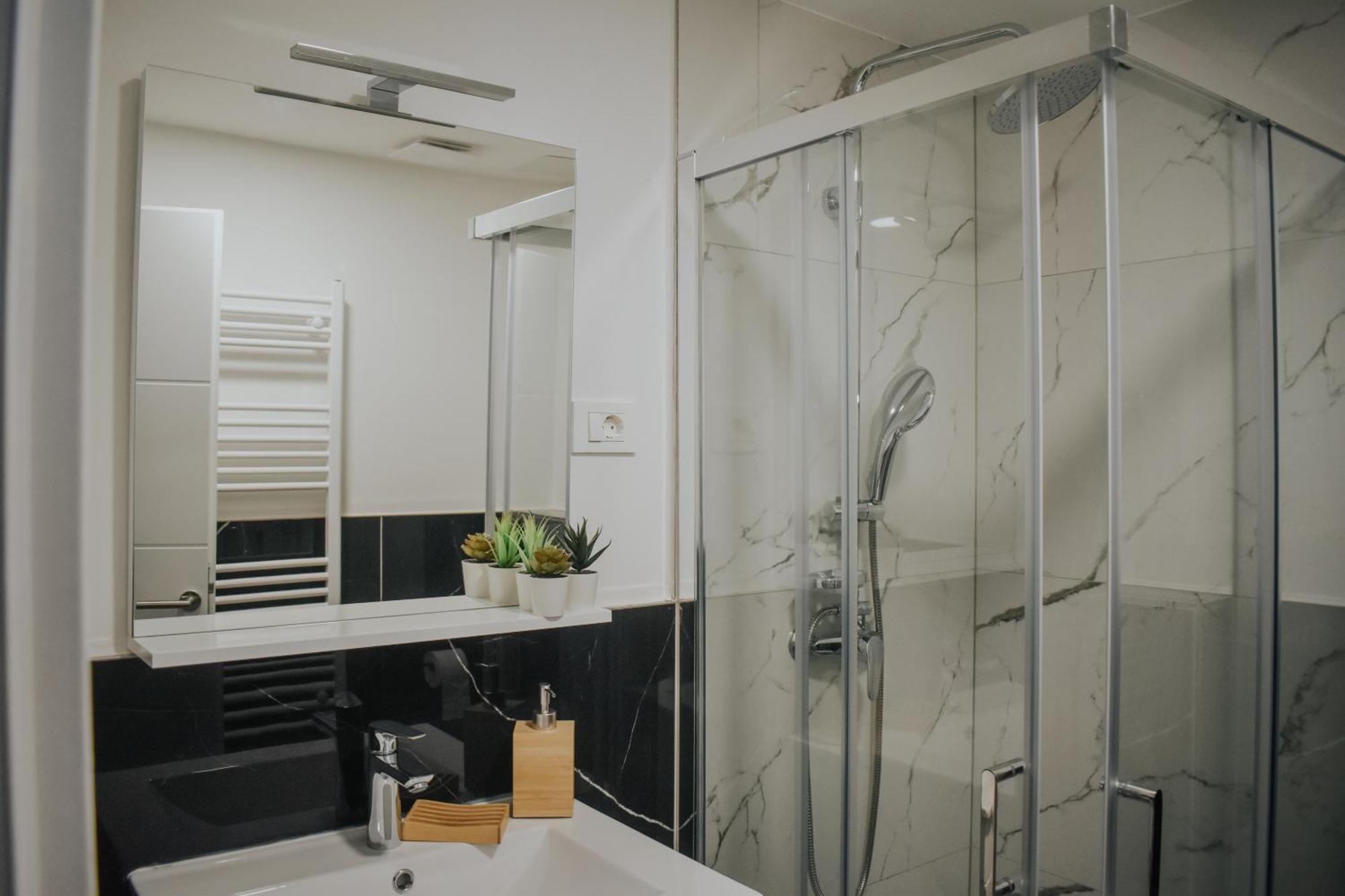 סיני Apartments Jelovic מראה חיצוני תמונה