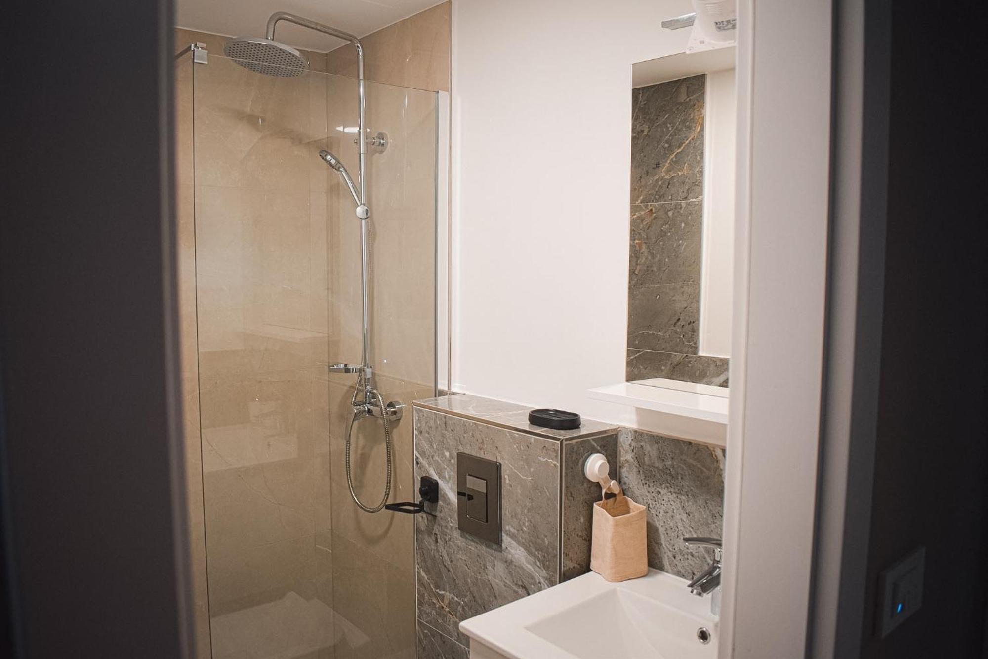 סיני Apartments Jelovic מראה חיצוני תמונה